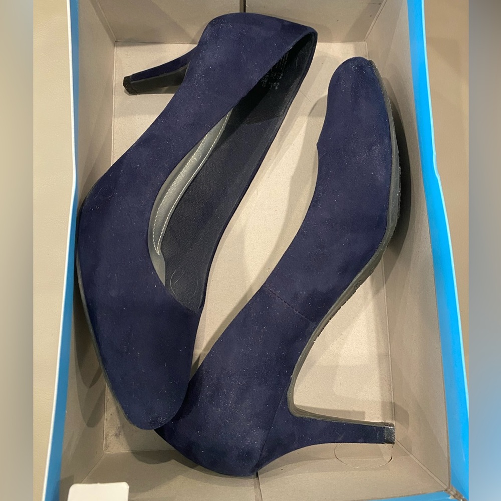 Navy blue heels